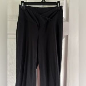SO favorite flare crossover leggings, in color black, size medium